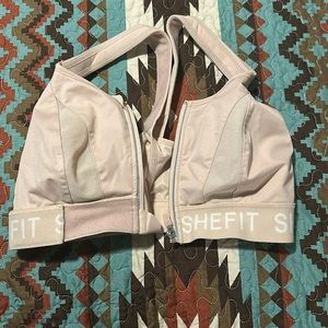 SheFit 2Luxe sports bra, nude color. Front close, adjustable, high impact 💪🏼